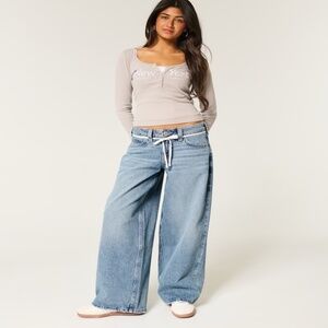 NWT Hollister Low-Rise  Super Baggy Jeans Size 4/w 27
